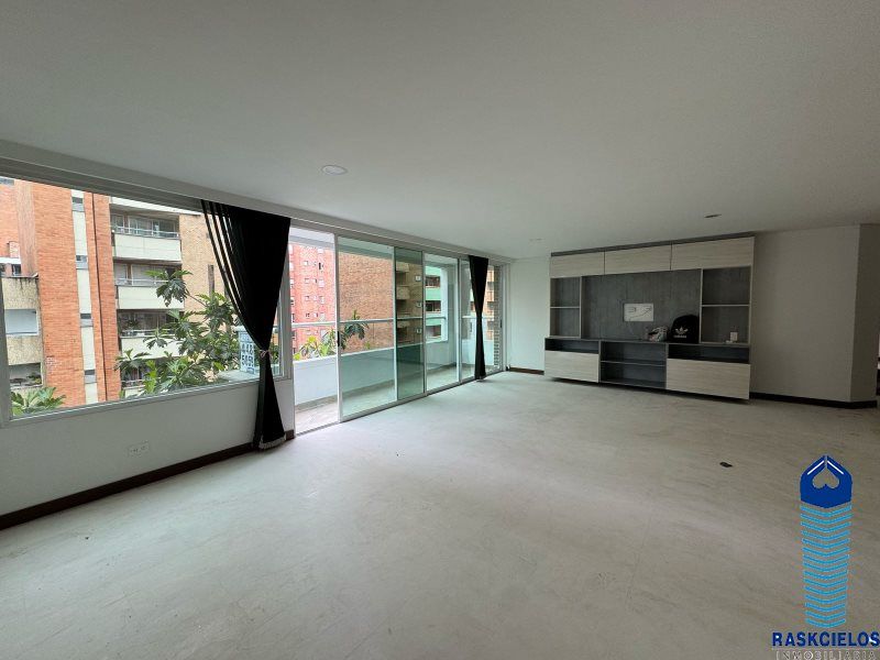 Apartamento en arriendo Antioquia Medellín El Nogal- Los Almendros 148 m2 Habitaciones 3 Baños 4 Garajes 2 Precio $5200000