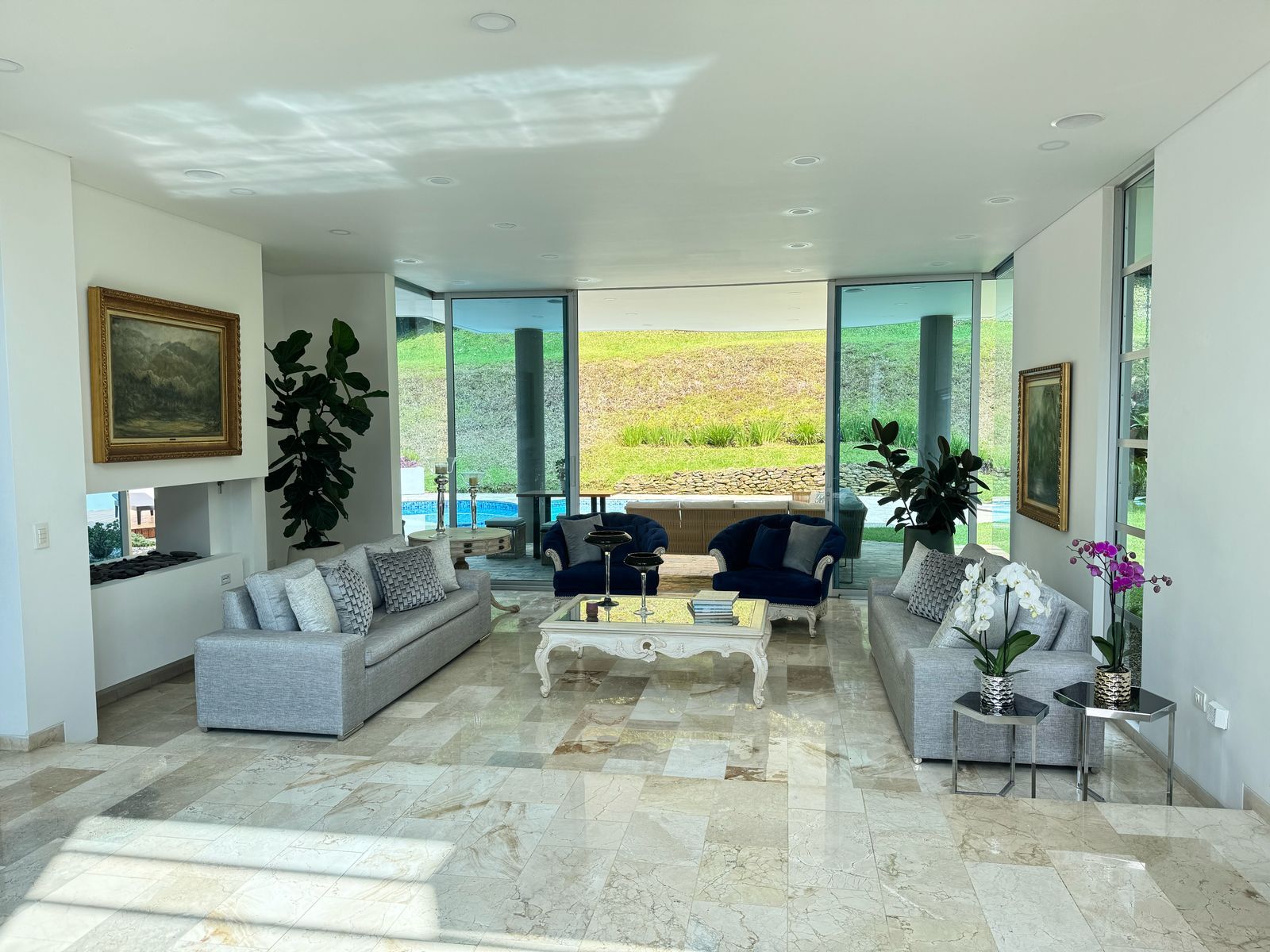 Casa en venta Antioquia Medellín Altos Del Poblado 1530 m2 Habitaciones 5 Baños 6 Garajes 6 Precio $5500000000