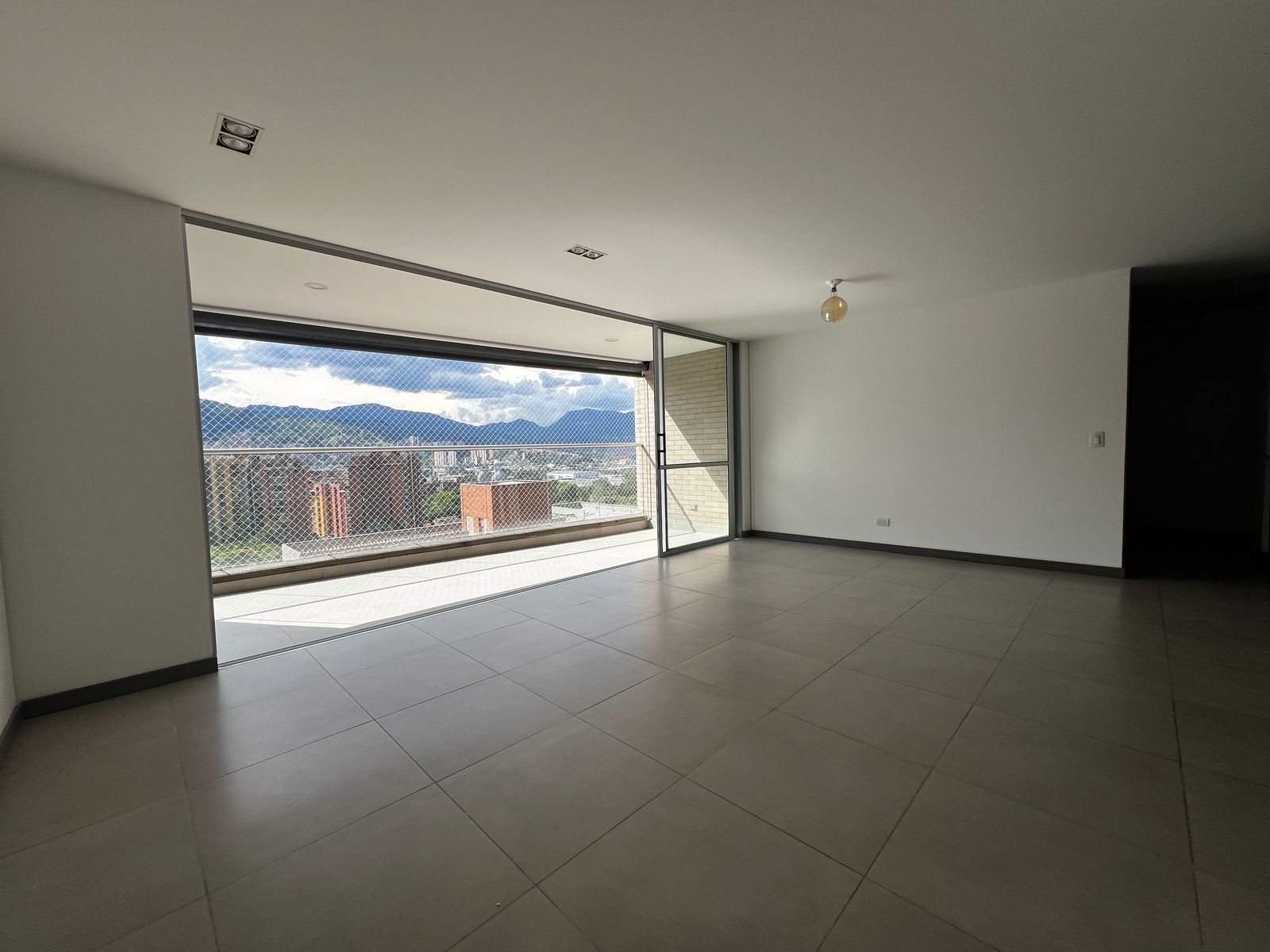 Apartamento en arriendo Antioquia Envigado Quintas De Zuñiga 112 m2 Habitaciones 3 Baños 2 Garajes 2 Precio $5950000