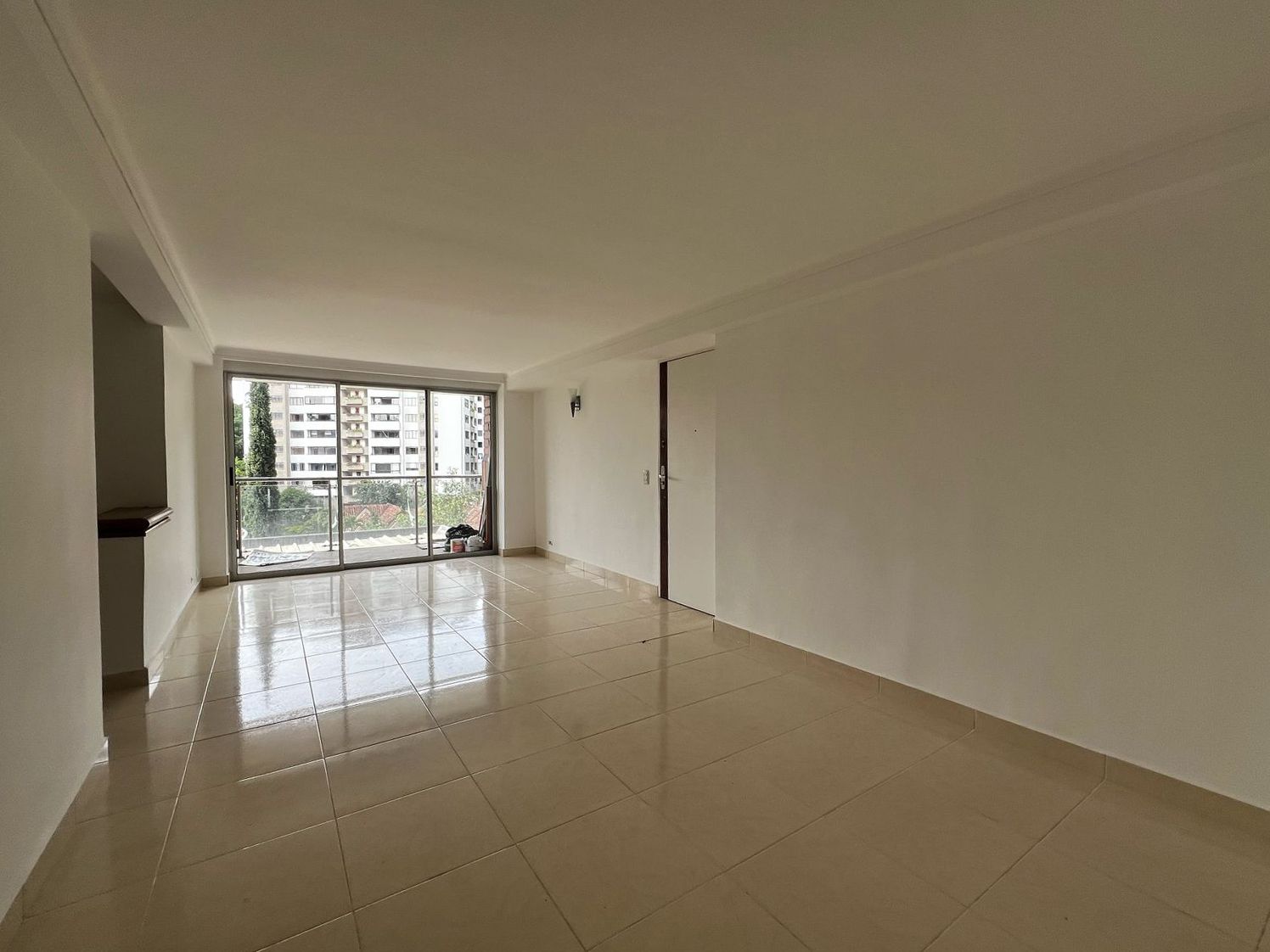 Apartamento en arriendo Antioquia Medellín El Castillo 100 m2 Habitaciones 3 Baños 2 Garajes 1 Precio $4700000