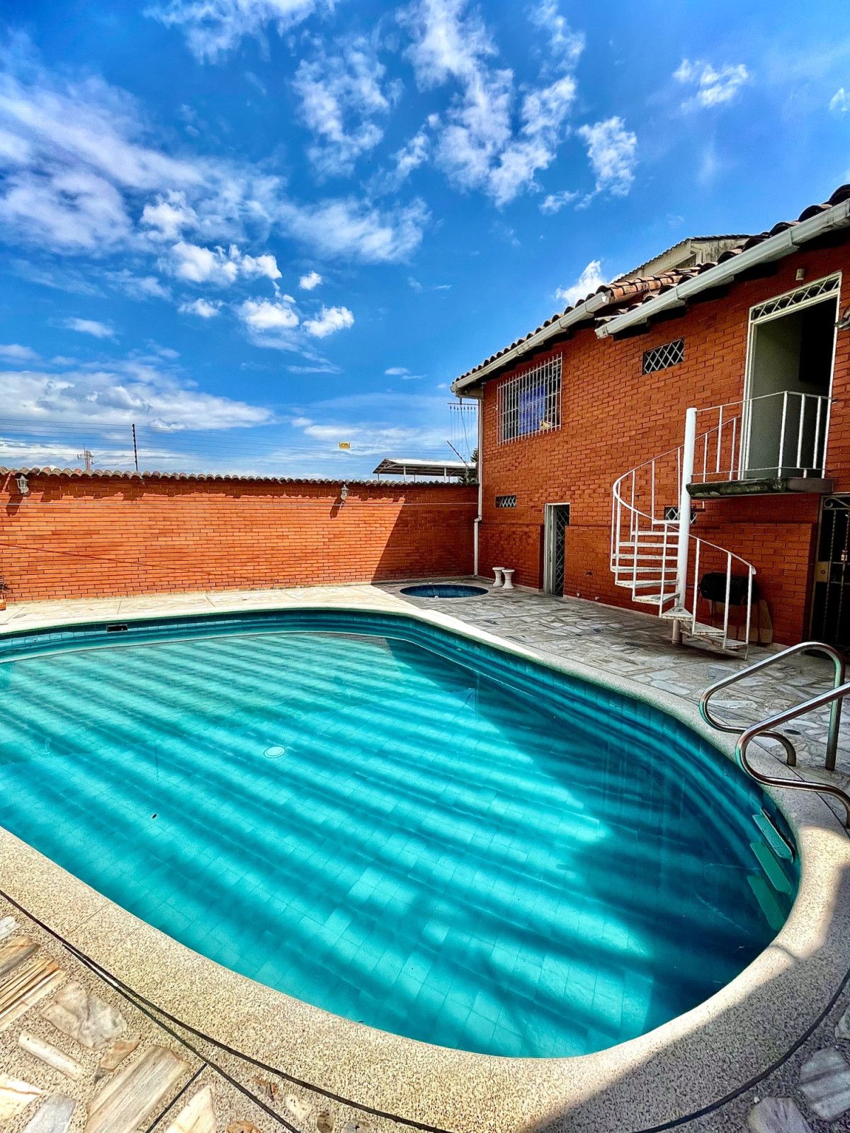 Casa en arriendo Valle Del Cauca Cali Miraflores 427 m2 Habitaciones 4 Baños 3 Garajes 6 Precio $7000000