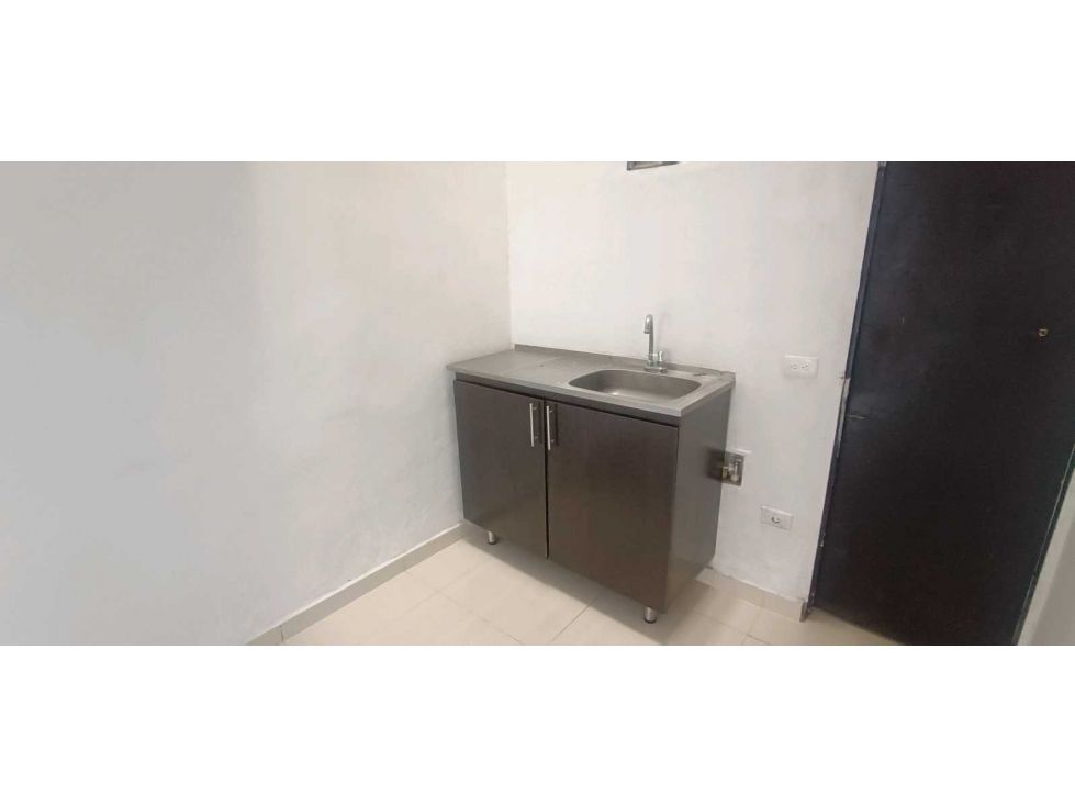 Local en arriendo Antioquia Medellín El Pomar 26 m2 Habitaciones 0 Baños 1 Garajes 0 Precio $900000