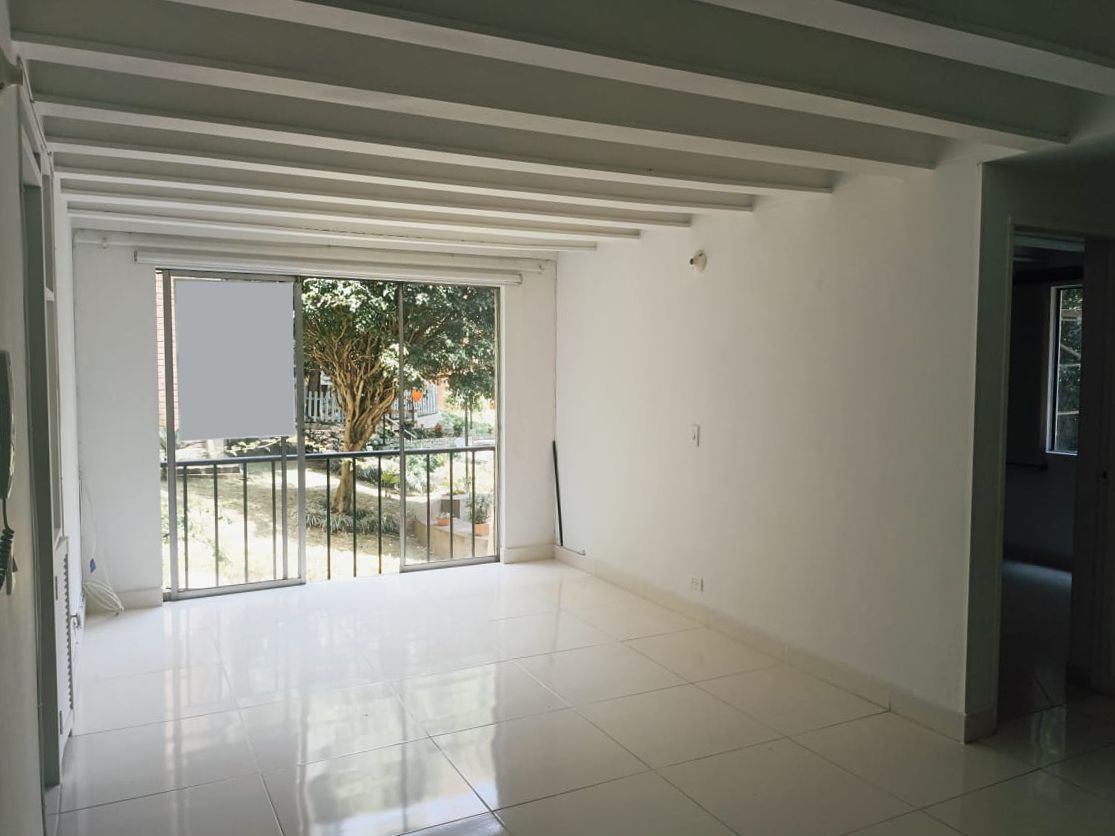 Apartamento en arriendo Antioquia Medellín Miravalle 65 m2 Habitaciones 3 Baños 2 Garajes 0 Precio $2550000