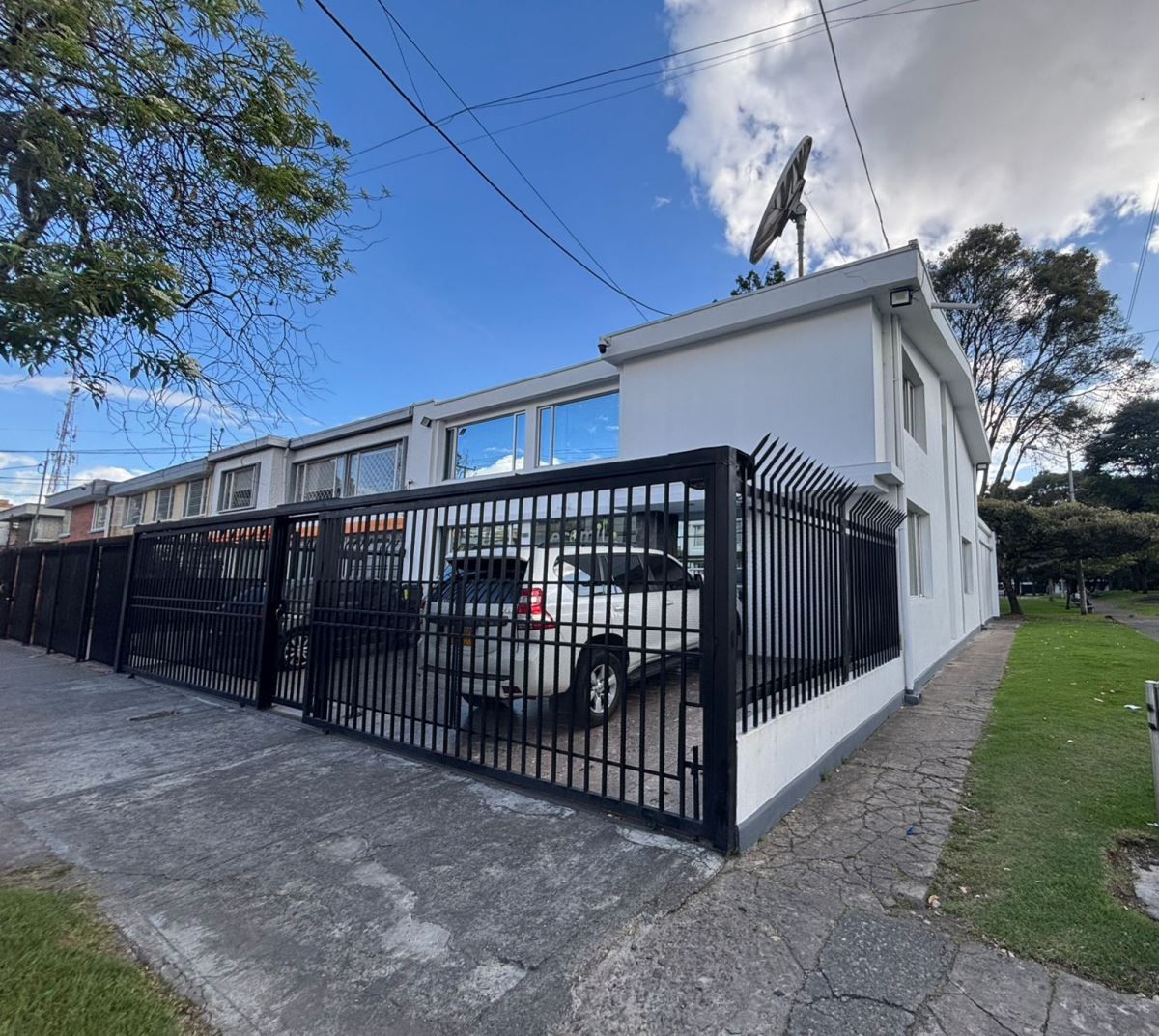 Oficina en venta Cundinamarca Bogotá Estoril 249 m2 Habitaciones 0 Baños 6 Garajes 4 Precio $2450000000