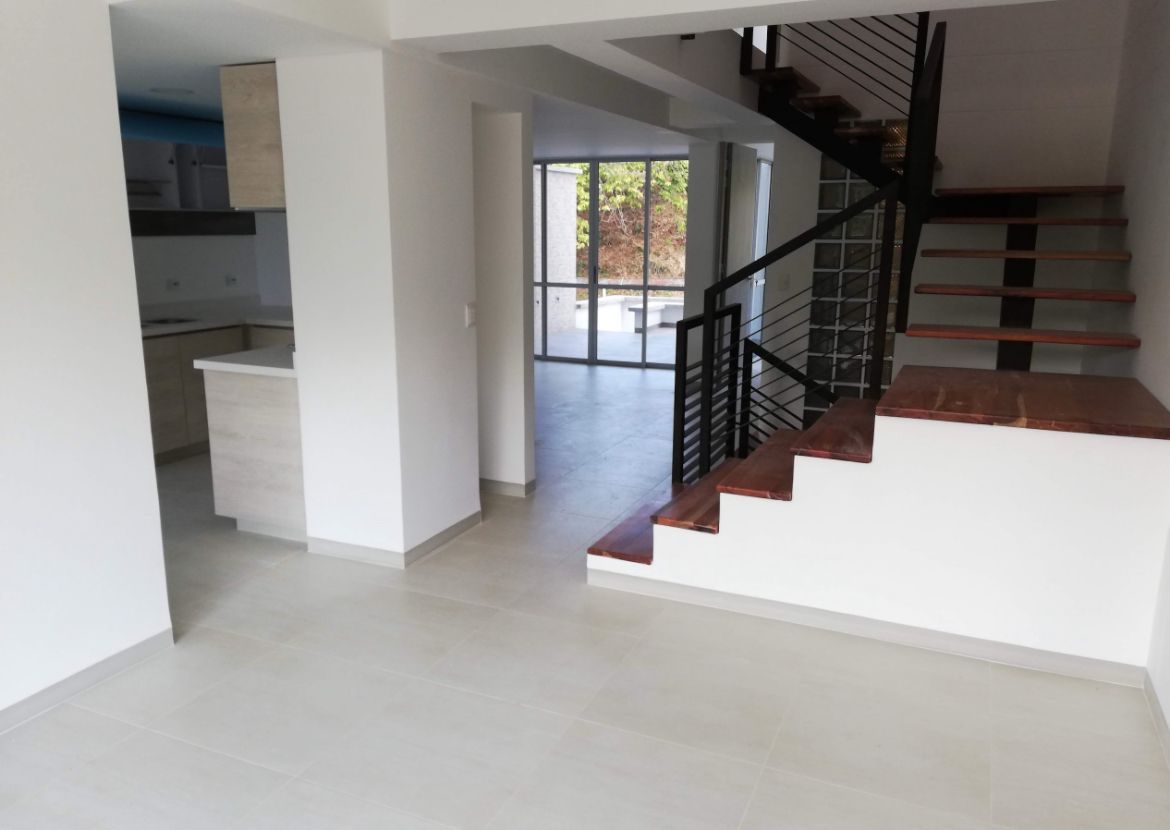 Casa en arriendo Risaralda Pereira Pinares De San Martin 251 m2 Habitaciones 4 Baños 5 Garajes 2 Precio $6100000