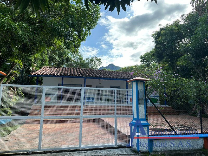Finca en venta Antioquia La Pintada La Pintada 900 m2 Habitaciones 6 Baños 3 Garajes 4 Precio $490000000
