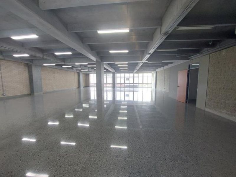 Local en arriendo Antioquia Medellín Santa Rosa De Lima 350 m2 Habitaciones 0 Baños 4 Garajes 4 Precio $18648300