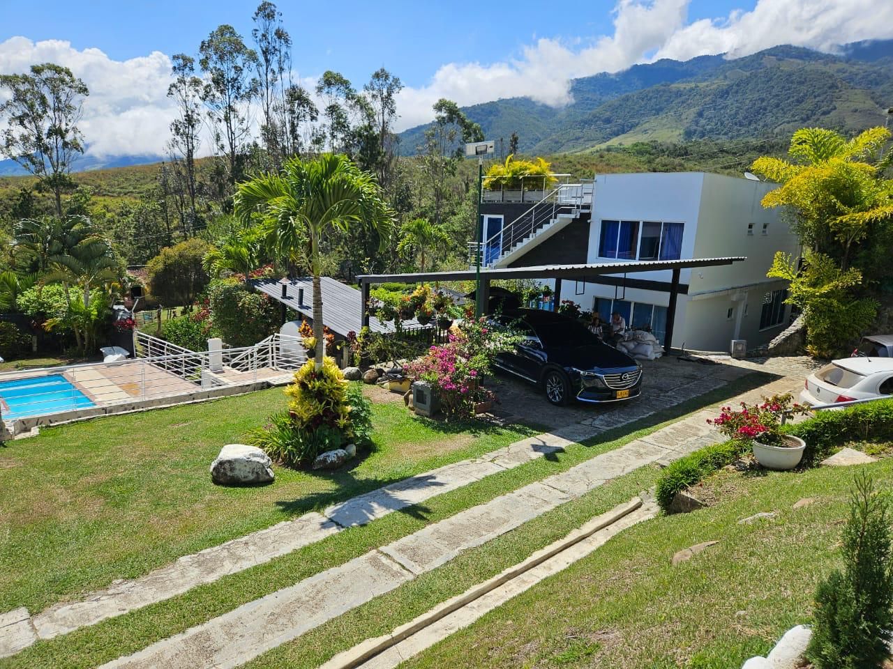 Finca en venta Valle Del Cauca Calima Calima 330 m2 Habitaciones 5 Baños 5 Garajes 4 Precio $1060000000