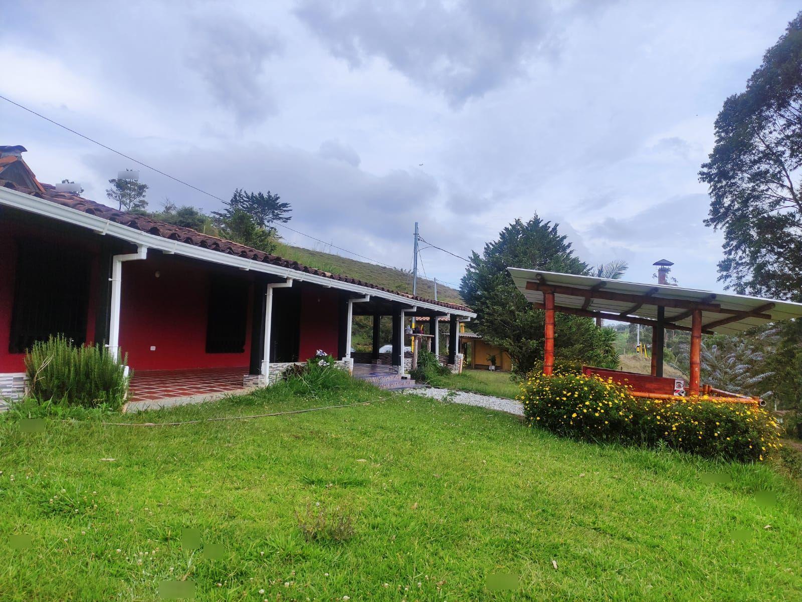 Finca en arriendo Antioquia San Vicente San Vicente 300 m2 Habitaciones 5 Baños 3 Garajes 6 Precio $4000000
