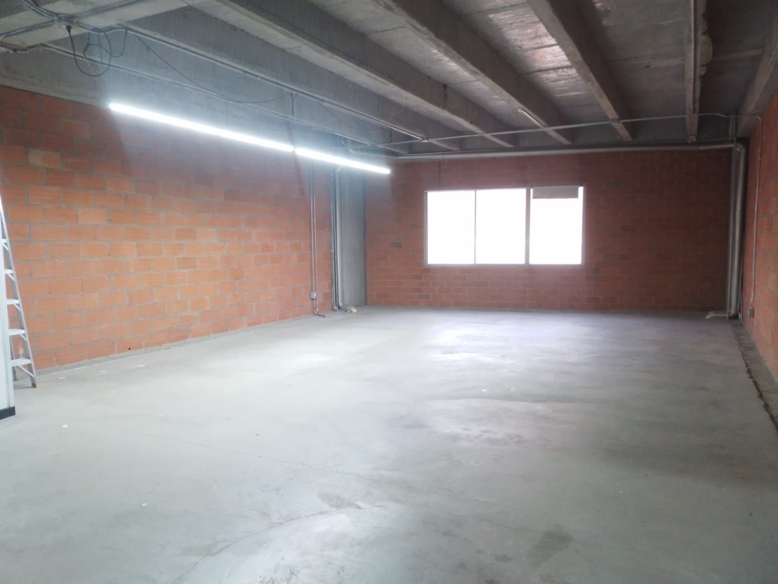 Bodega en arriendo Antioquia Itagüí La Esmeralda 580 m2 Habitaciones 0 Baños 6 Garajes 2 Precio $21000000