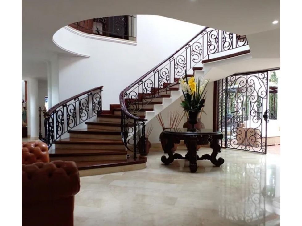 Casa en arriendo Antioquia Medellín La Avanzada 560 m2 Habitaciones 4 Baños 6 Garajes 8 Precio $32000000