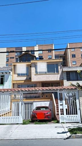 Casa en arriendo Cundinamarca Bogotá Modelia Occidental 150 m2 Habitaciones 4 Baños 3 Garajes 2 Precio $4200000