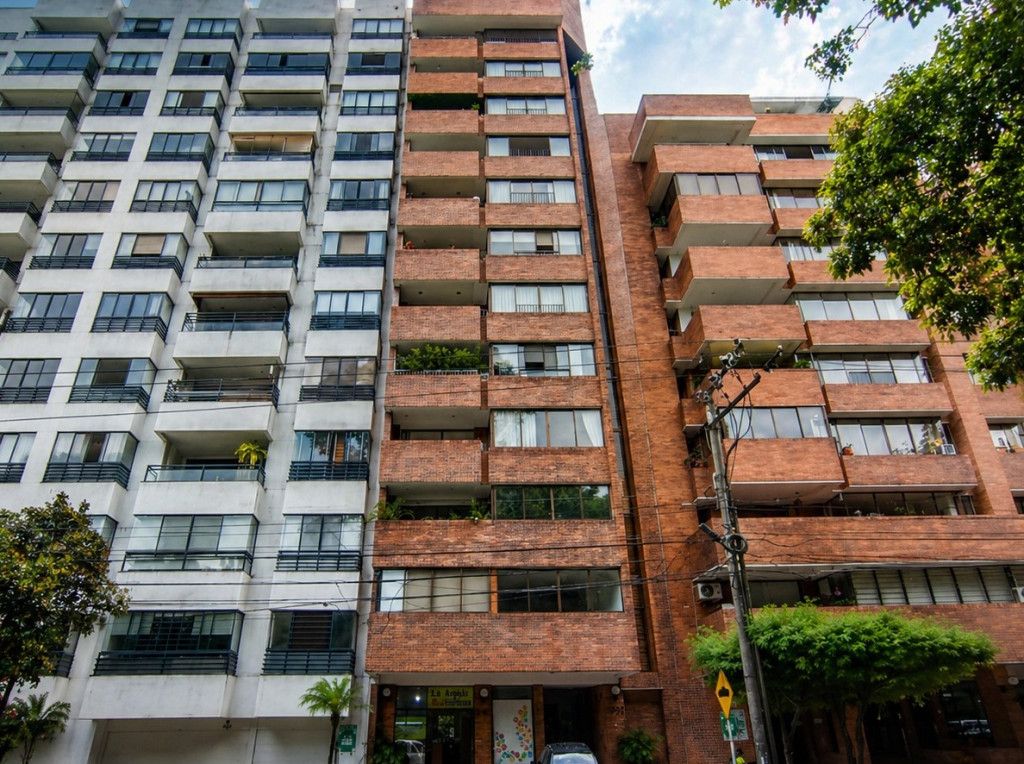 Apartamento en arriendo Valle Del Cauca Cali Santa Teresita 240 m2 Habitaciones 5 Baños 7 Garajes 2 Precio $7500000