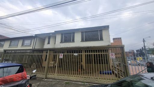 Casa en arriendo Cundinamarca Bogotá Normandia Occidental 410 m2 Habitaciones 5 Baños 2 Garajes 2 Precio $7800000