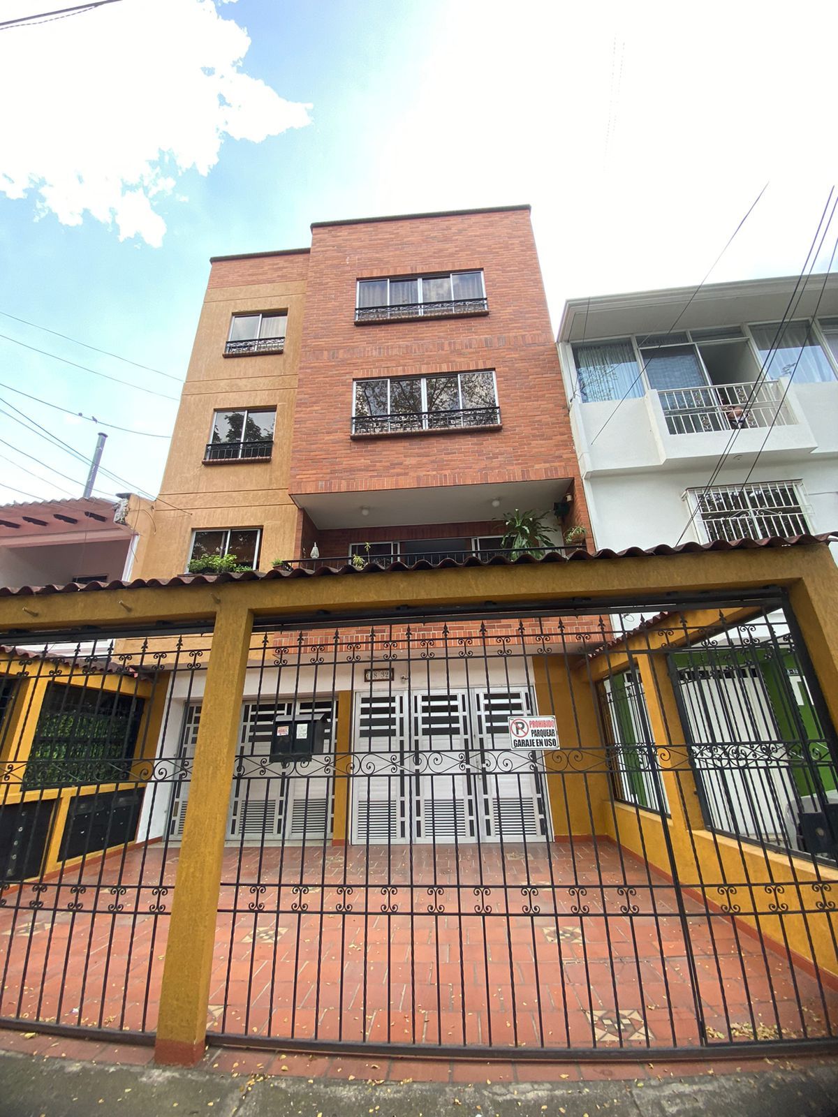 Edificio en venta Valle Del Cauca Cali El Ingenio 980 m2 Habitaciones 11 Baños 13 Garajes 5 Precio $1550000000