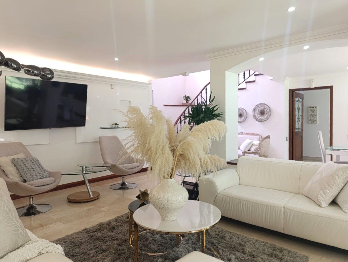 Casa en arriendo Antioquia Medellín El Tesoro 800 m2 Habitaciones 3 Baños 4 Garajes 2 Precio $28000000