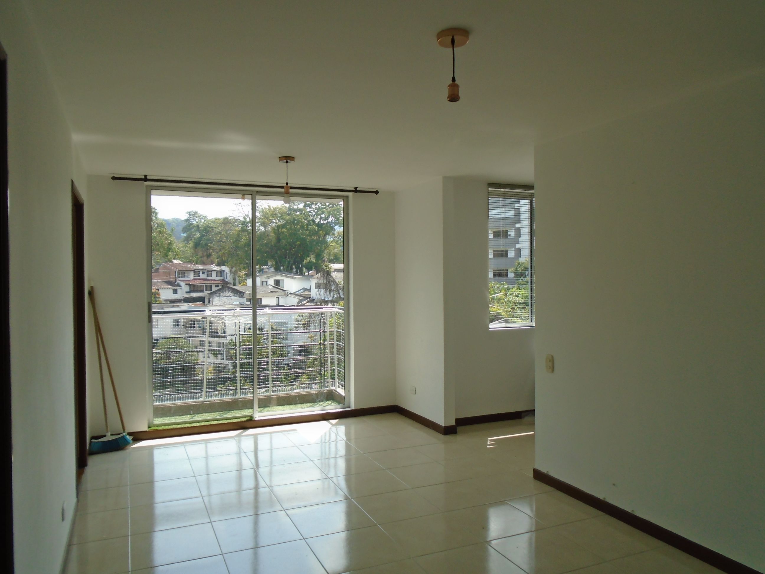 Apartamento en arriendo Risaralda Pereira Los Alamos 60 m2 Habitaciones 2 Baños 2 Garajes 1 Precio $2300000