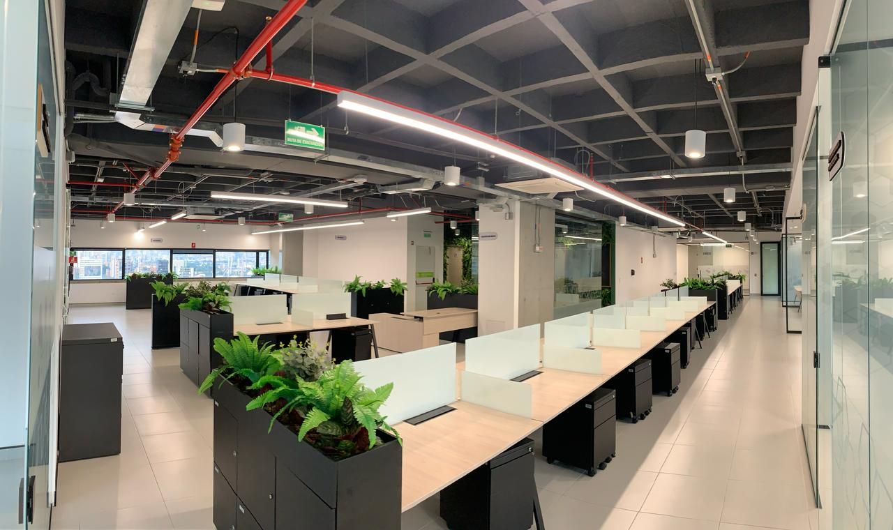 Oficina en arriendo o venta Antioquia Medellín Manila 500 m2 Habitaciones 0 Baños 6 Garajes 6 Precio venta $6600000000 Precio arriendo $62000000