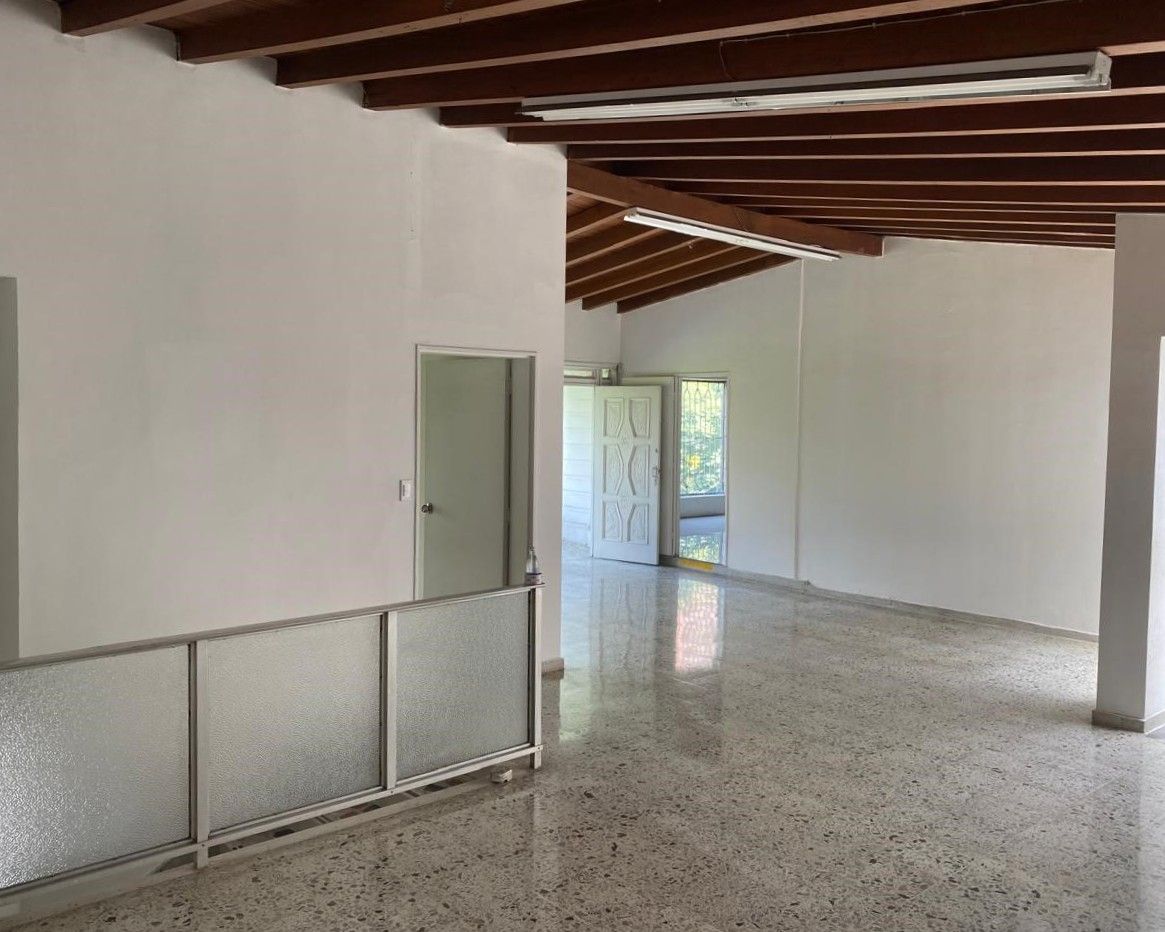 Oficina en arriendo Antioquia Medellín Laureles 260 m2 Habitaciones 0 Baños 4 Garajes 0 Precio $6000000