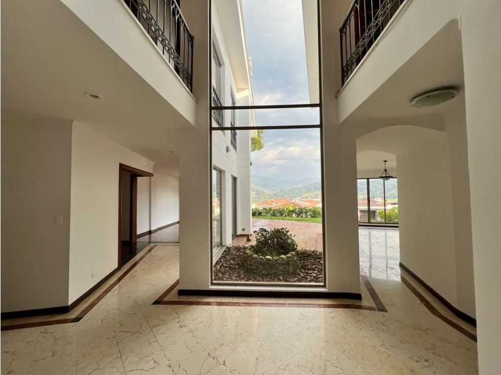 Casa en venta Caldas Manizales Batallón 500 m2 Habitaciones 4 Baños 5 Garajes 2 Precio $2100000000