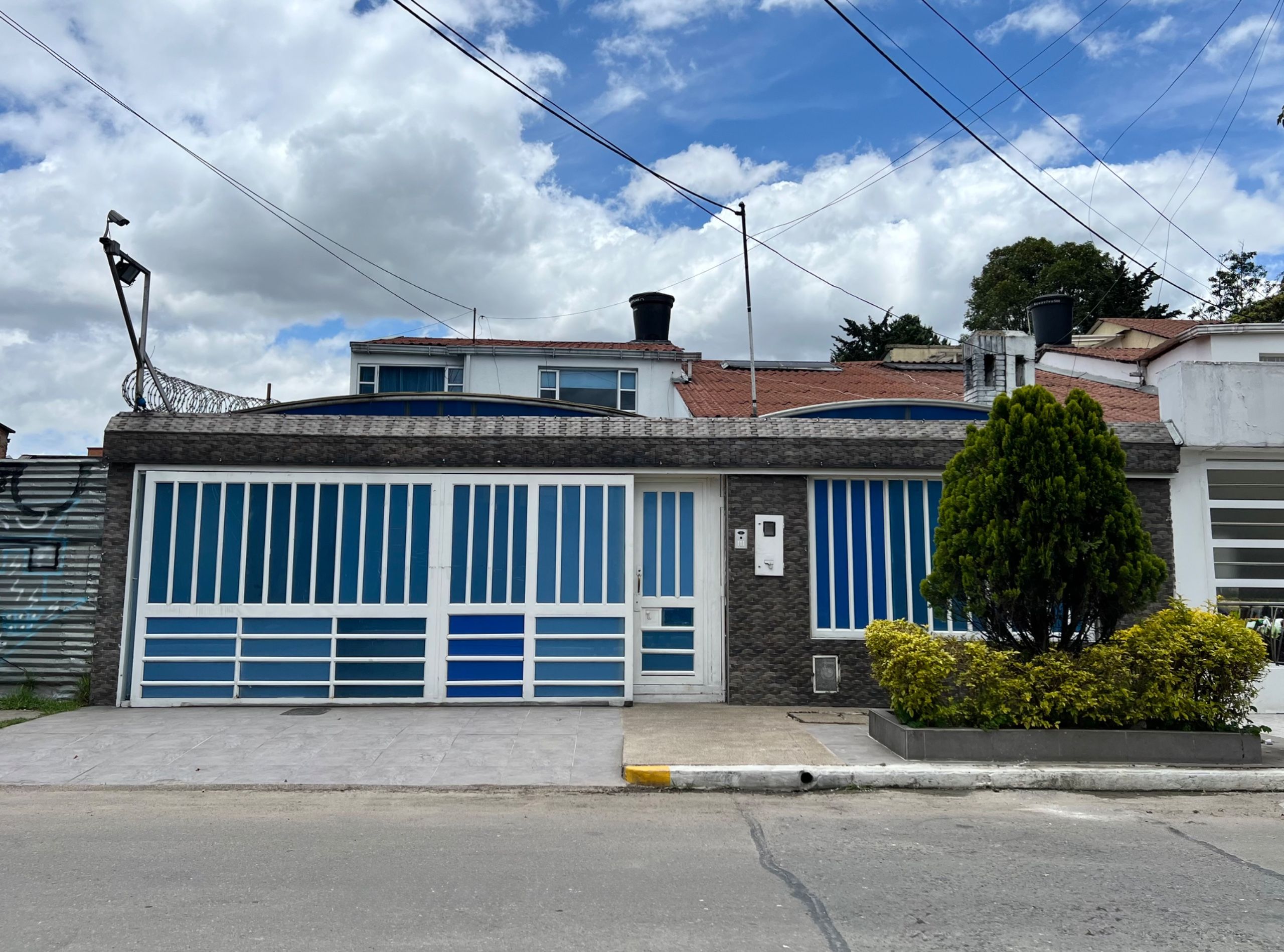 Casa en venta Cundinamarca Bogotá Modelia Occidental 310 m2 Habitaciones 4 Baños 4 Garajes 4 Precio $980000000