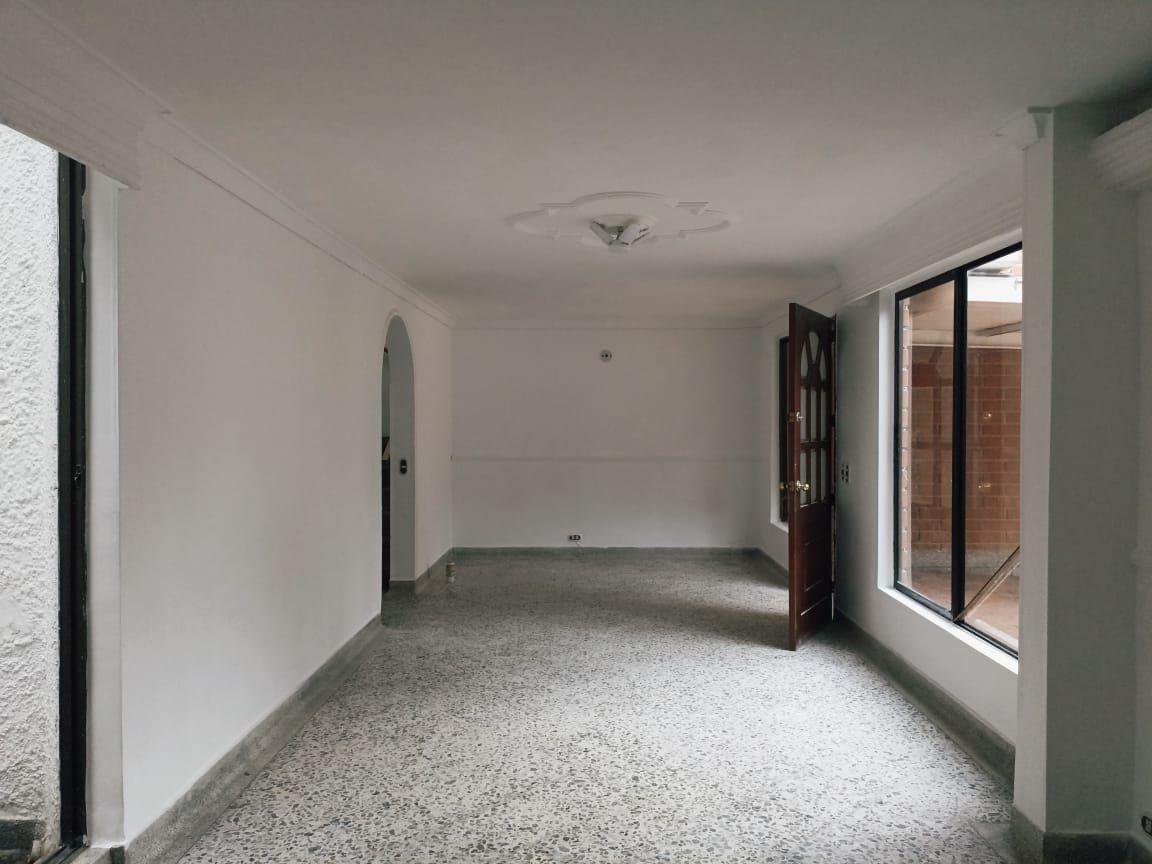 Casa en arriendo Antioquia Medellín La Mota 180 m2 Habitaciones 3 Baños 3 Garajes 3 Precio $5600000