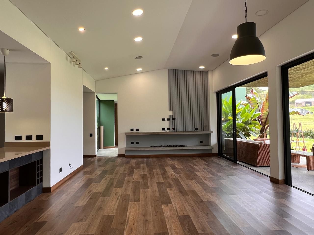 Casa en arriendo o venta Antioquia Guarne Vereda Bellavista 4000 m2 Habitaciones 3 Baños 4 Garajes 3 Precio venta $3250000000 Precio arriendo $17500000