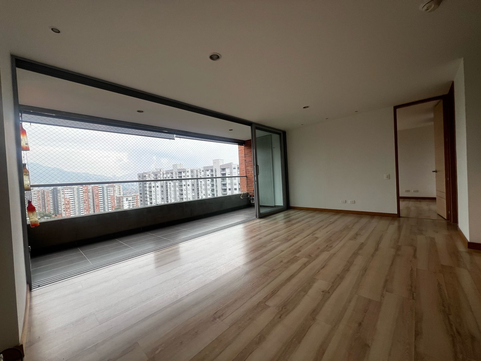 Apartamento en arriendo Antioquia Envigado Zúñiga 90 m2 Habitaciones 2 Baños 3 Garajes 2 Precio $5150000