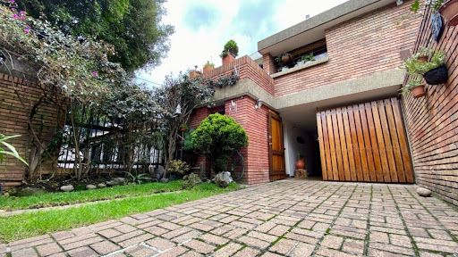 Casa en venta Cundinamarca Bogotá Los Cedros 232 m2 Habitaciones 4 Baños 4 Garajes 3 Precio $1350000000