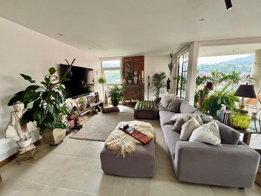 Apartamento en venta Valle Del Cauca Cali San Nicolás 250 m2 Habitaciones 3 Baños 3 Garajes 2 Precio $1900000000