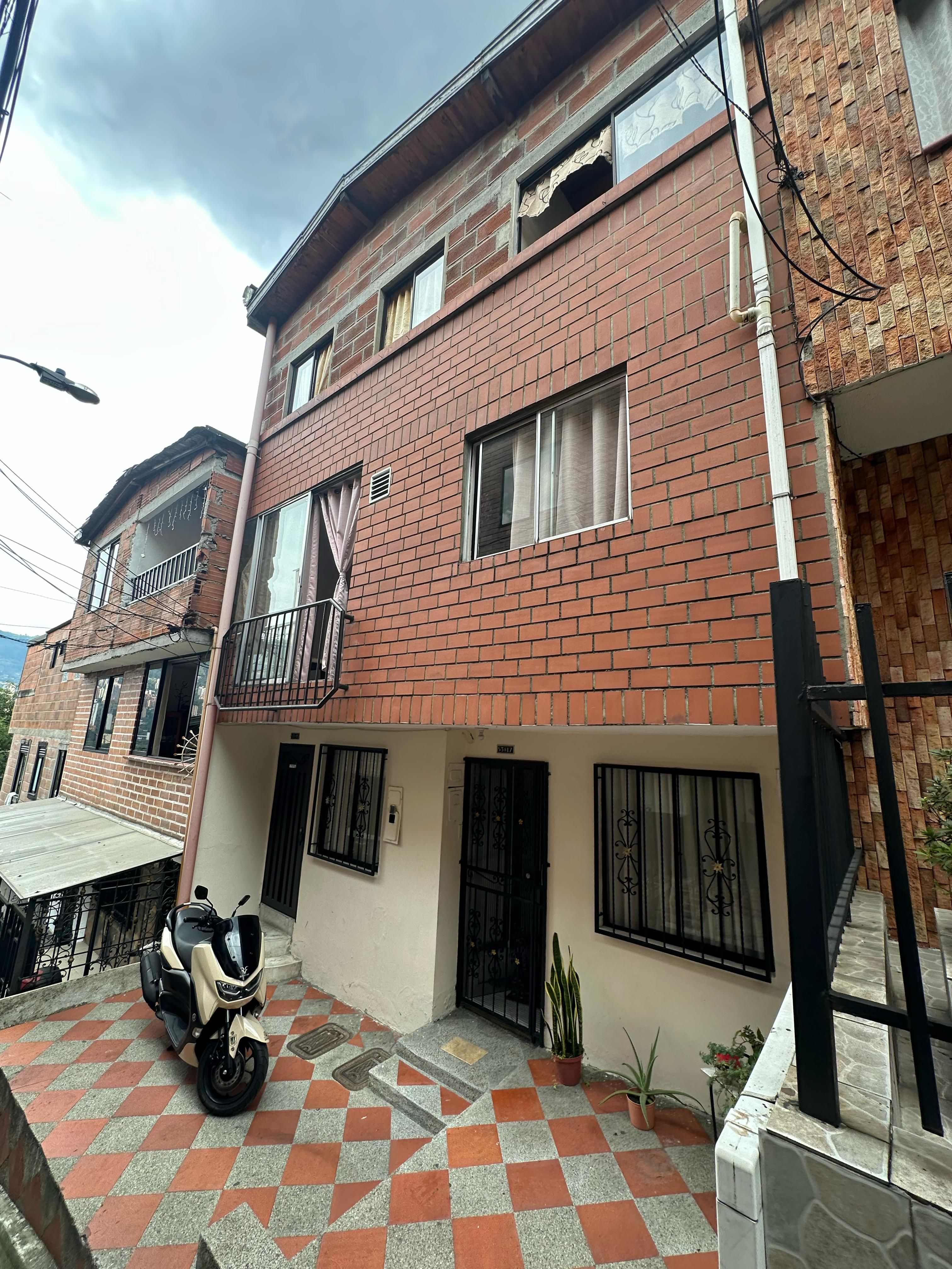 Casa en venta Antioquia Medellín La Colina 107 m2 Habitaciones 4 Baños 2 Garajes 0 Precio $320000000