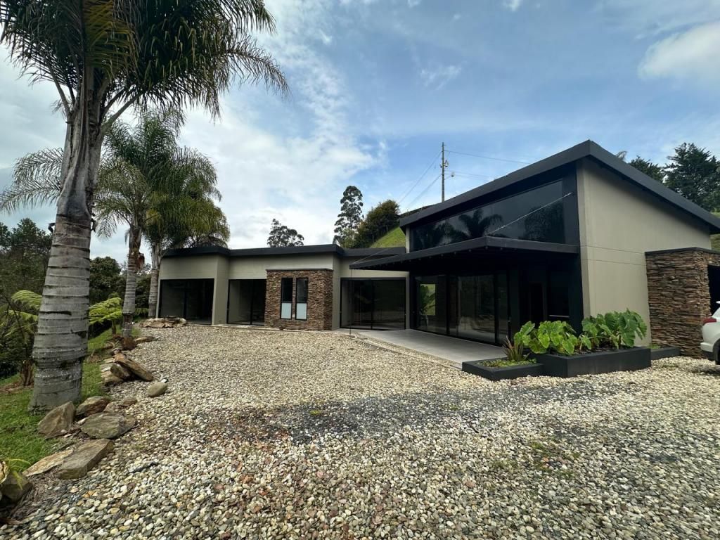 Casa Campestre en venta Antioquia Rionegro Rionegro 230 m2 Habitaciones 3 Baños 5 Garajes 4 Precio $2300000000