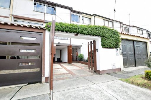 Casa en venta Cundinamarca Bogotá Villa Magdala 350 m2 Habitaciones 6 Baños 4 Garajes 2 Precio $1100000000