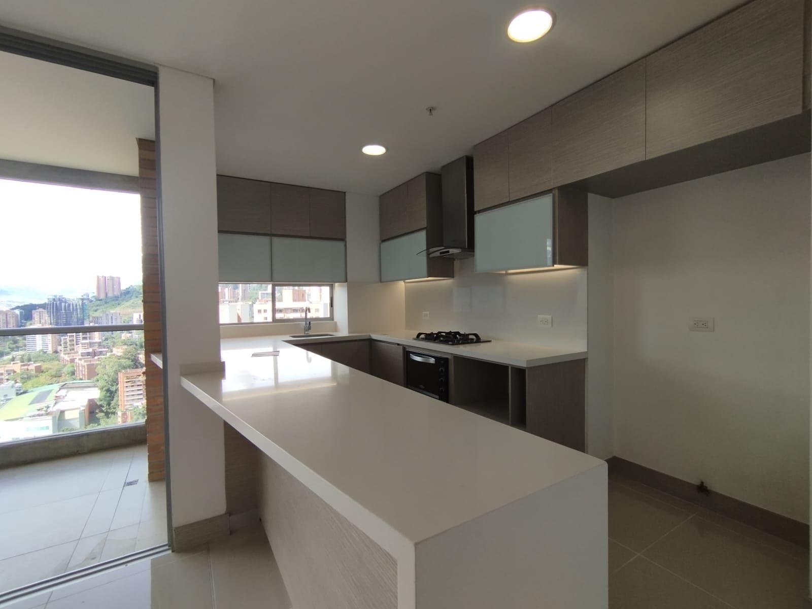 Apartamento en arriendo Antioquia Medellín La Linde 148 m2 Habitaciones 3 Baños 5 Garajes 2 Precio $8800000