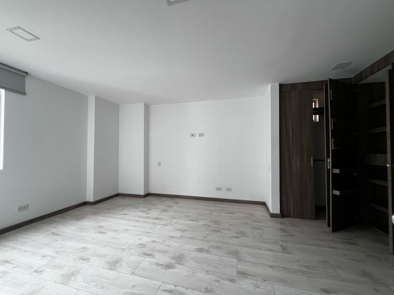 Apartamento en arriendo o venta Antioquia Envigado Loma Del Atravesado 112 m2 Habitaciones 3 Baños 3 Garajes 2 Precio venta $785000000 Precio arriendo $4450000