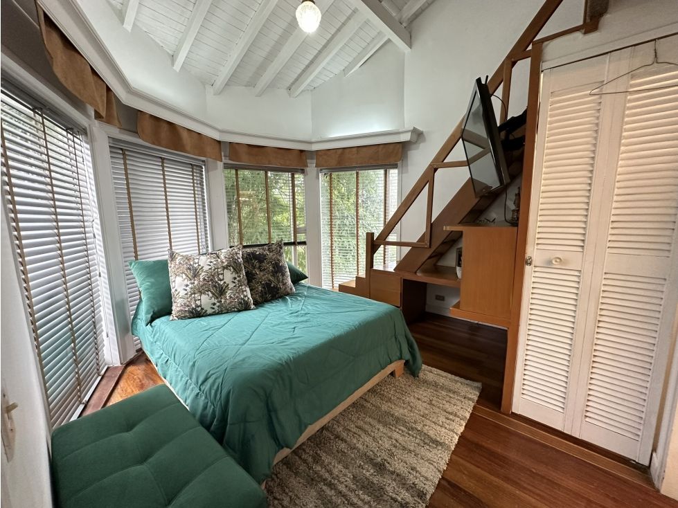 Casa en arriendo Antioquia Medellín Asd 2400 m2 Habitaciones 4 Baños 5 Garajes 4 Precio $16000000