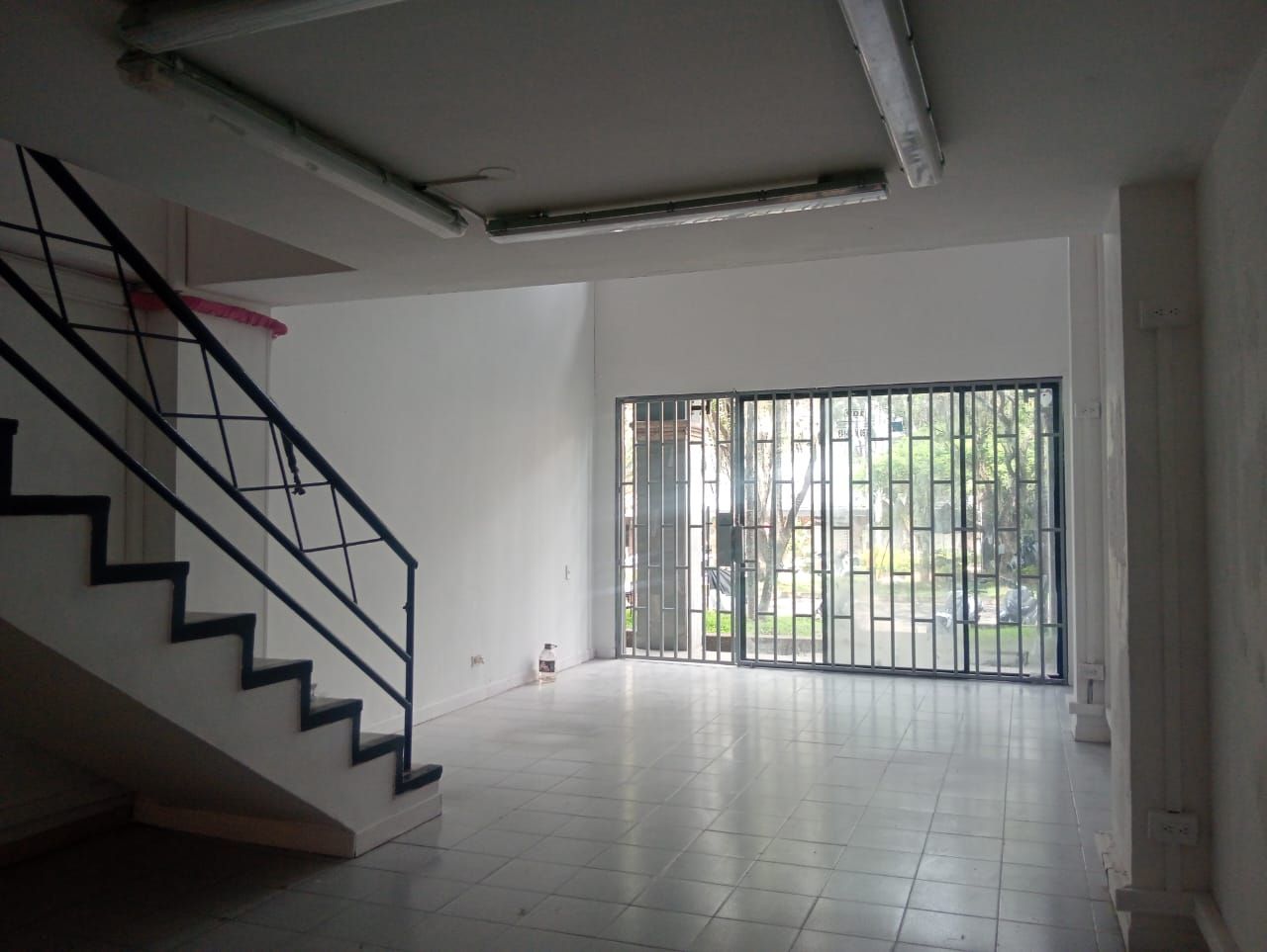 Local en arriendo Antioquia Medellín Lorena 153 m2 Habitaciones 0 Baños 2 Garajes 1 Precio $10300000