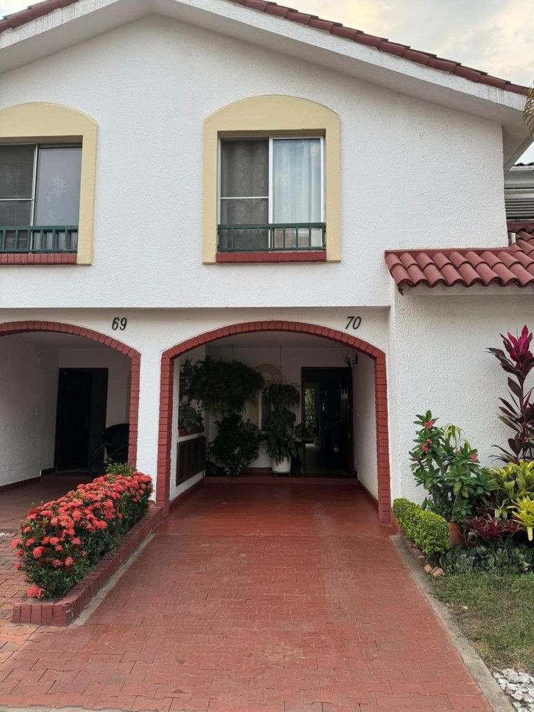 Casa en venta Valle Del Cauca Cali Ciudadela Campestre 141 m2 Habitaciones 3 Baños 4 Garajes 2 Precio $680000000