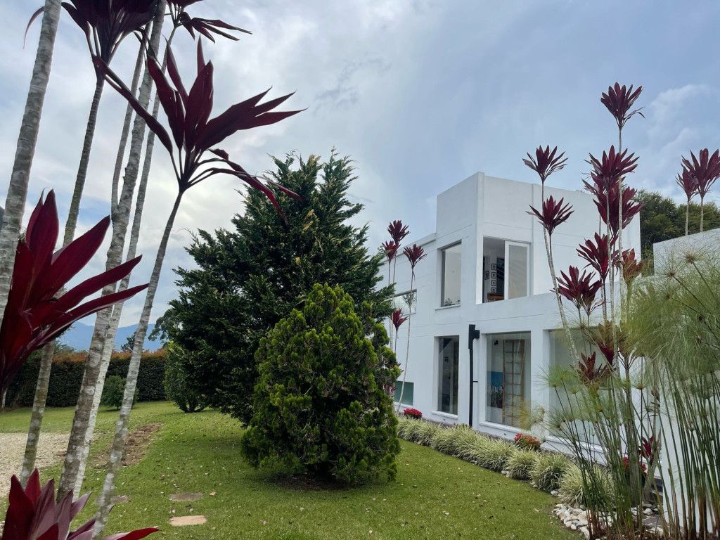 Casa Campestre en arriendo Antioquia Rionegro Gualanday 300 m2 Habitaciones 4 Baños 5 Garajes 2 Precio $16480000