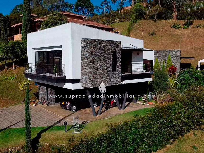 Casa en venta Antioquia Sabaneta La Florida 310 m2 Habitaciones 4 Baños 5 Garajes 5 Precio $1850000000