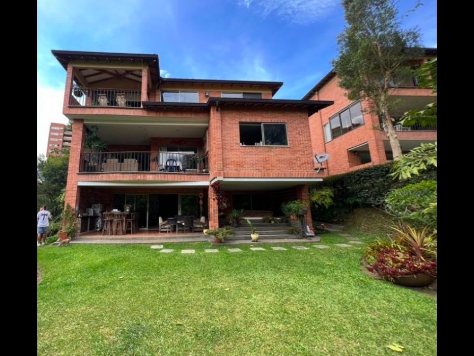 Casa en venta Antioquia Medellín Los Naranjos 440 m2 Habitaciones 4 Baños 5 Garajes 4 Precio $2900000000