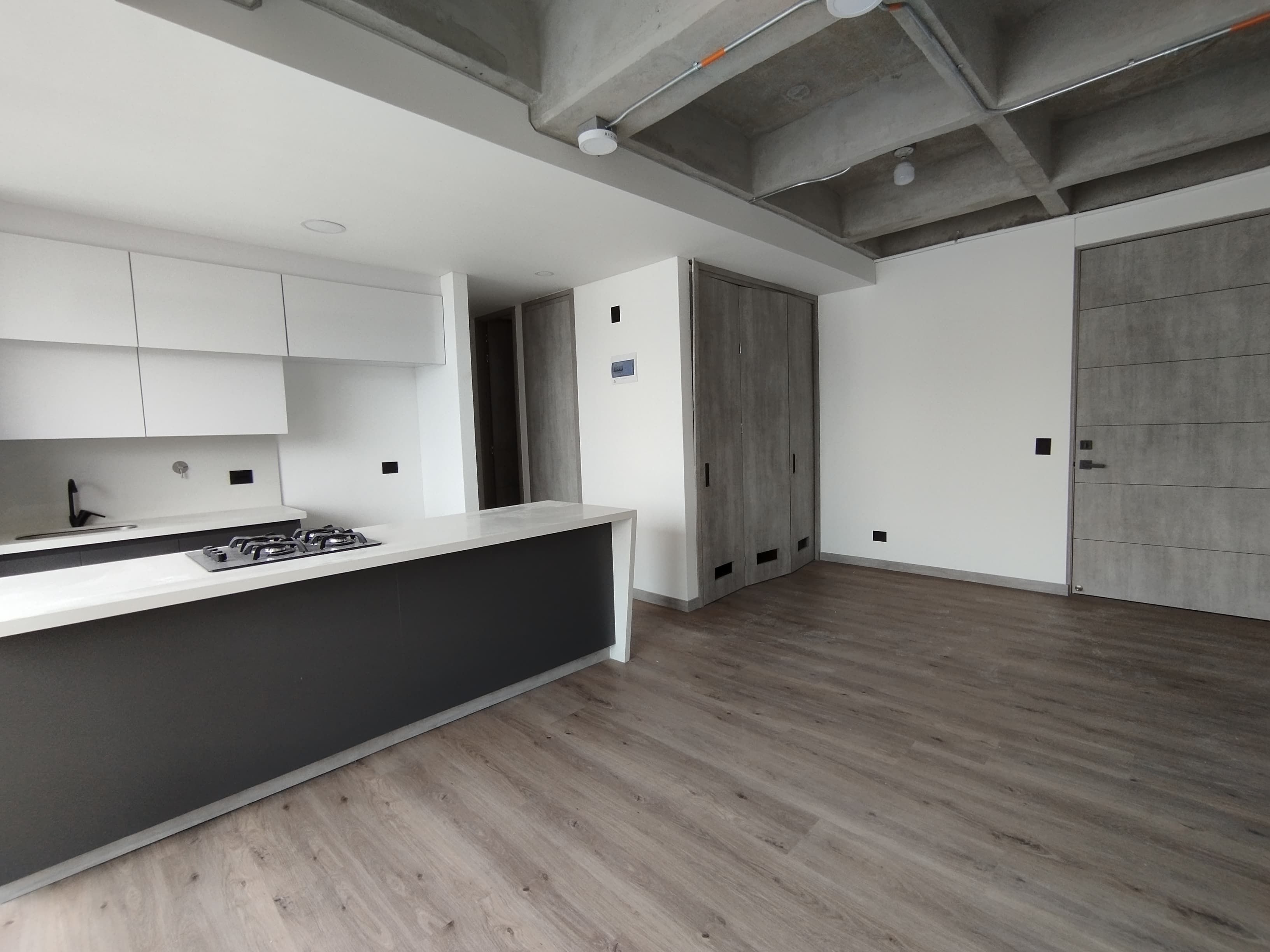 Apartamento en arriendo Antioquia Envigado La Inmaculada 80 m2 Habitaciones 2 Baños 3 Garajes 1 Precio $4000000