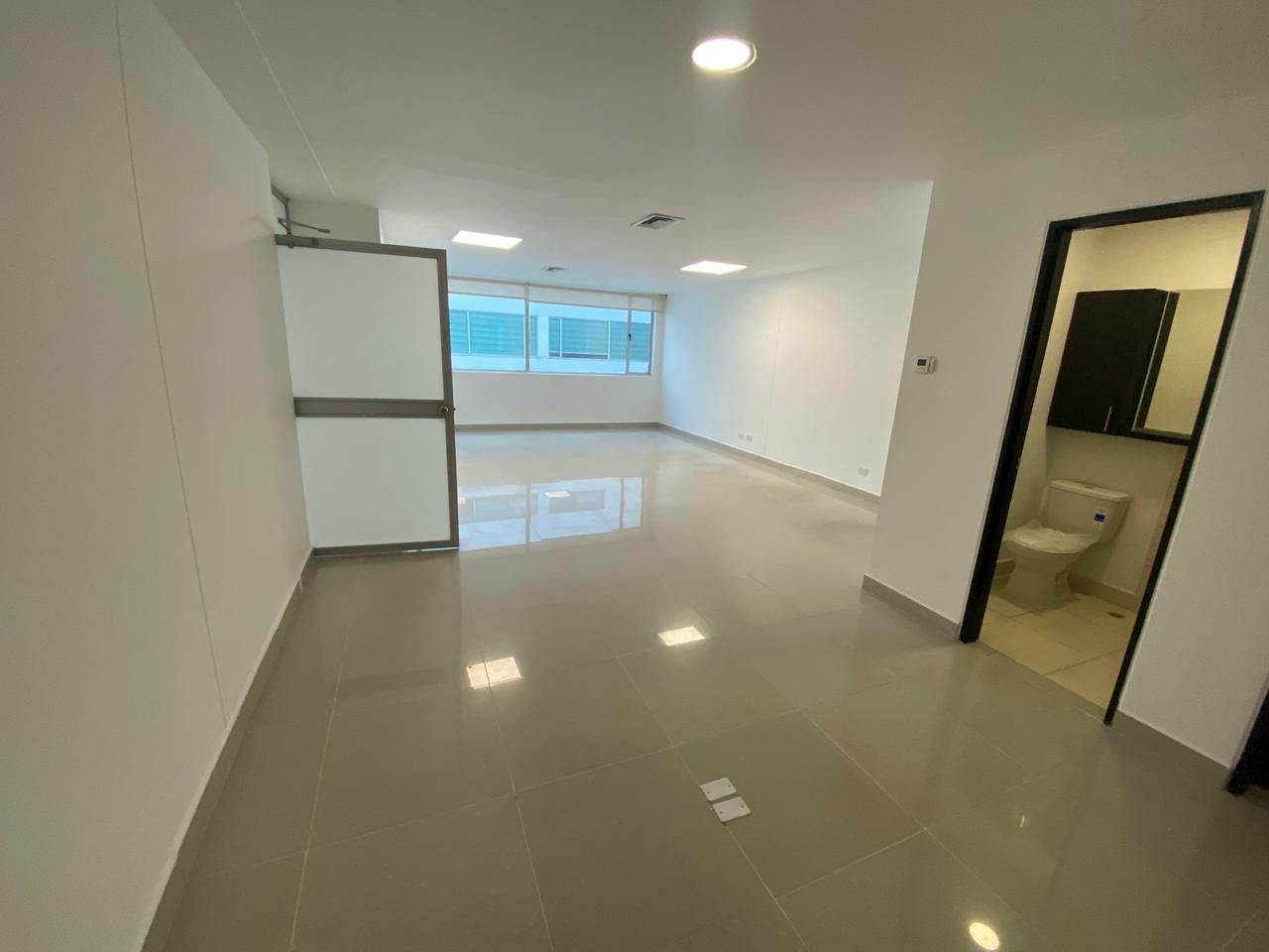 Oficina en arriendo Antioquia Medellín Guayabal 45 m2 Habitaciones 0 Baños 1 Garajes 1 Precio $4000000