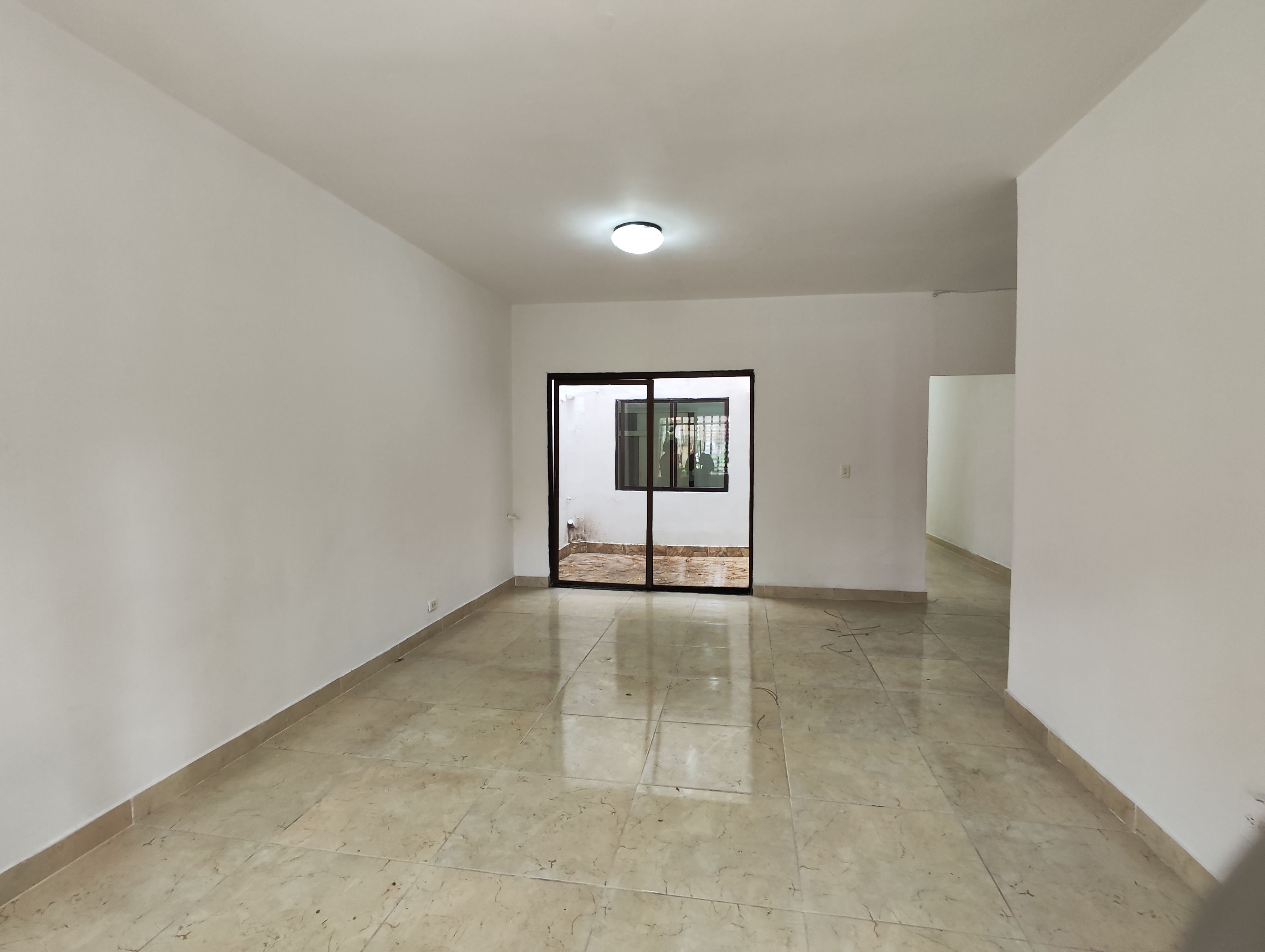 Casa en arriendo Antioquia Medellín La Castellana 220 m2 Habitaciones 4 Baños 3 Garajes 1 Precio $4000000