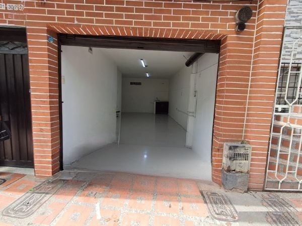Local en arriendo Antioquia Medellín San Bernardo 25 m2 Habitaciones 0 Baños 2 Garajes 0 Precio $1900000