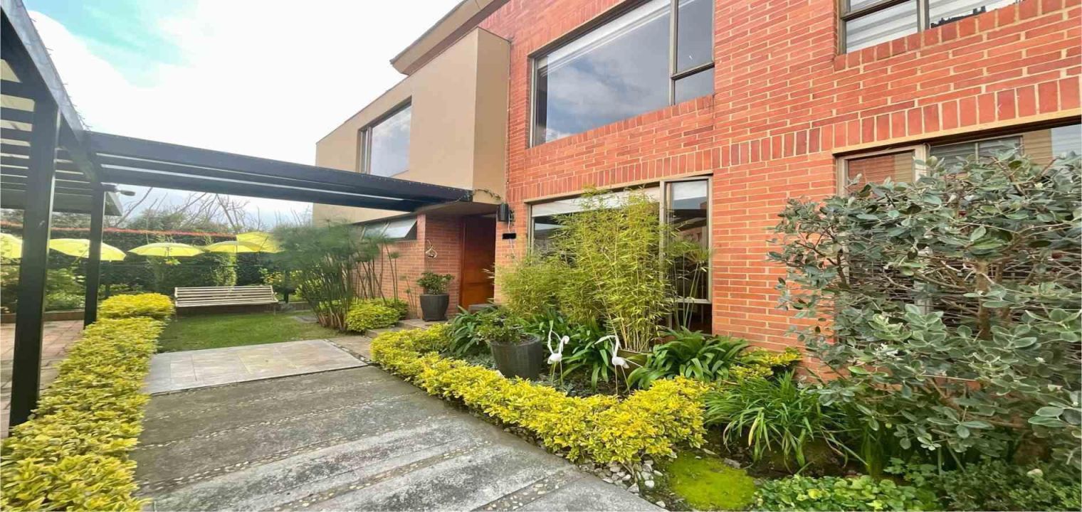Casa en venta Cundinamarca Bogotá Conejera 194 m2 Habitaciones 4 Baños 5 Garajes 2 Precio $1400000000