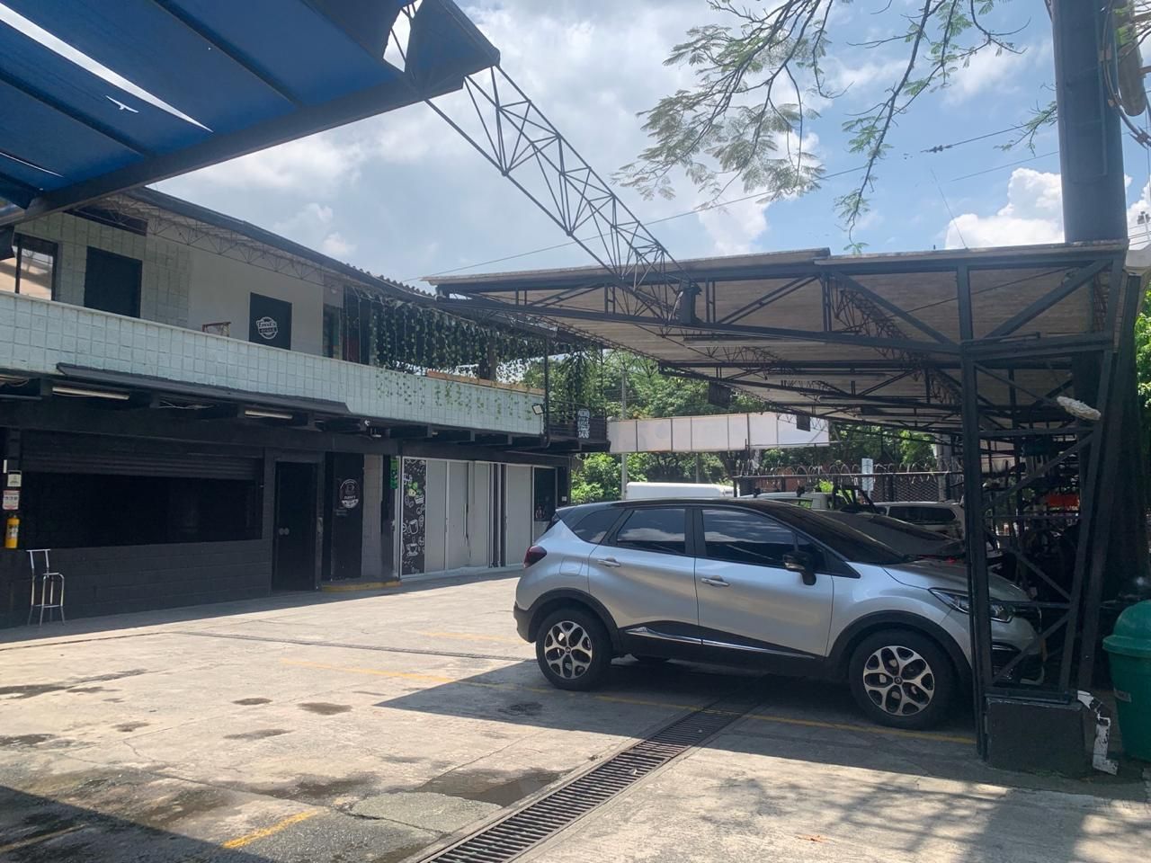 Local en arriendo Antioquia Medellín Patio Bonito 500 m2 Habitaciones 0 Baños 2 Garajes 6 Precio $36000000