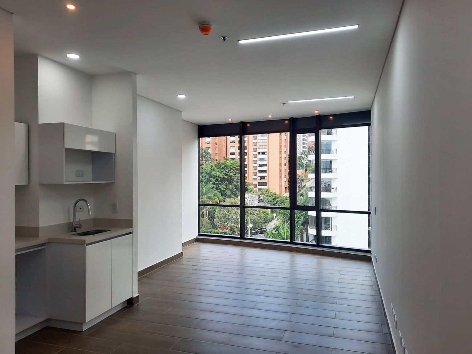 Oficina en arriendo Antioquia Medellín Alejandria 33 m2 Habitaciones 0 Baños 1 Garajes 1 Precio $2800000