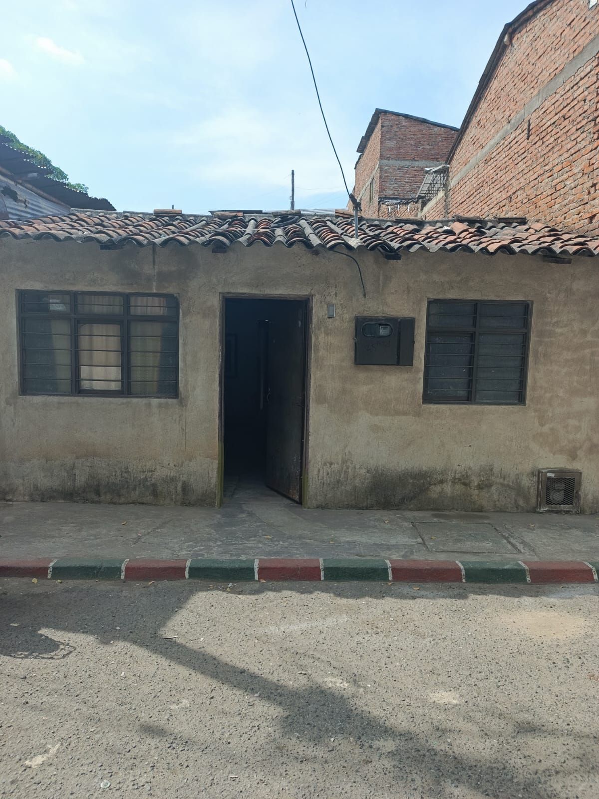 Casa en venta Valle Del Cauca Cali Primavera 102 m2 Habitaciones 3 Baños 2 Garajes 0 Precio $190000000