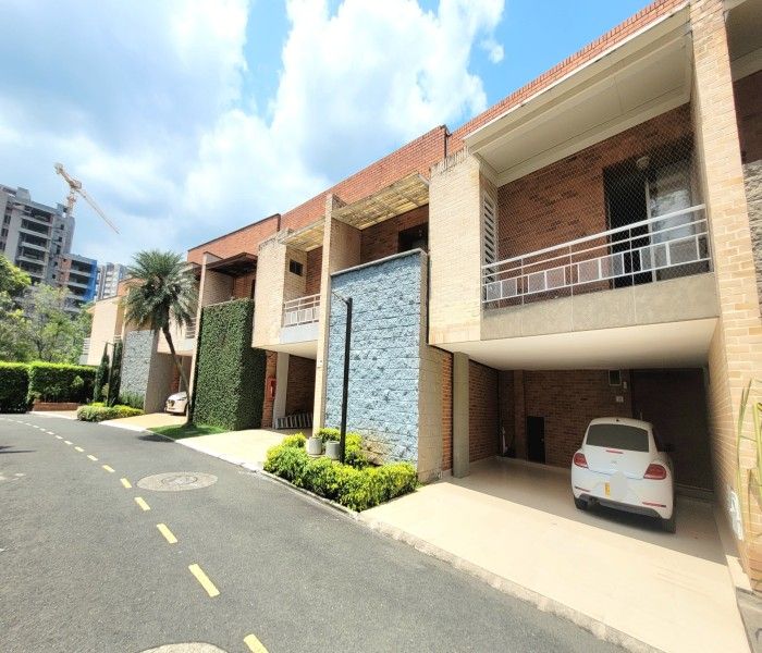 Casa en venta Valle Del Cauca Cali Urbanización Ciudad Jardín 288 m2 Habitaciones 3 Baños 5 Garajes 4 Precio $1300000000